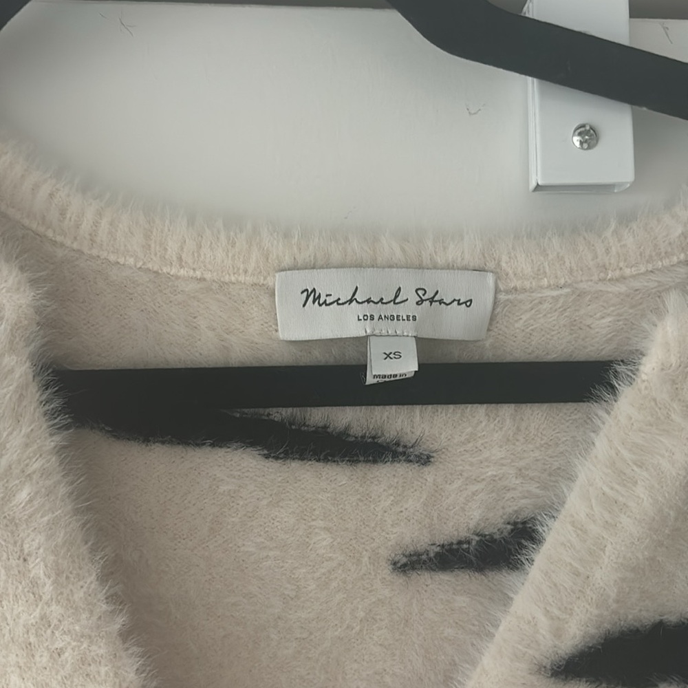 Michael Stars Cream and Black V-Neck Sweater - Picture 3 of 3